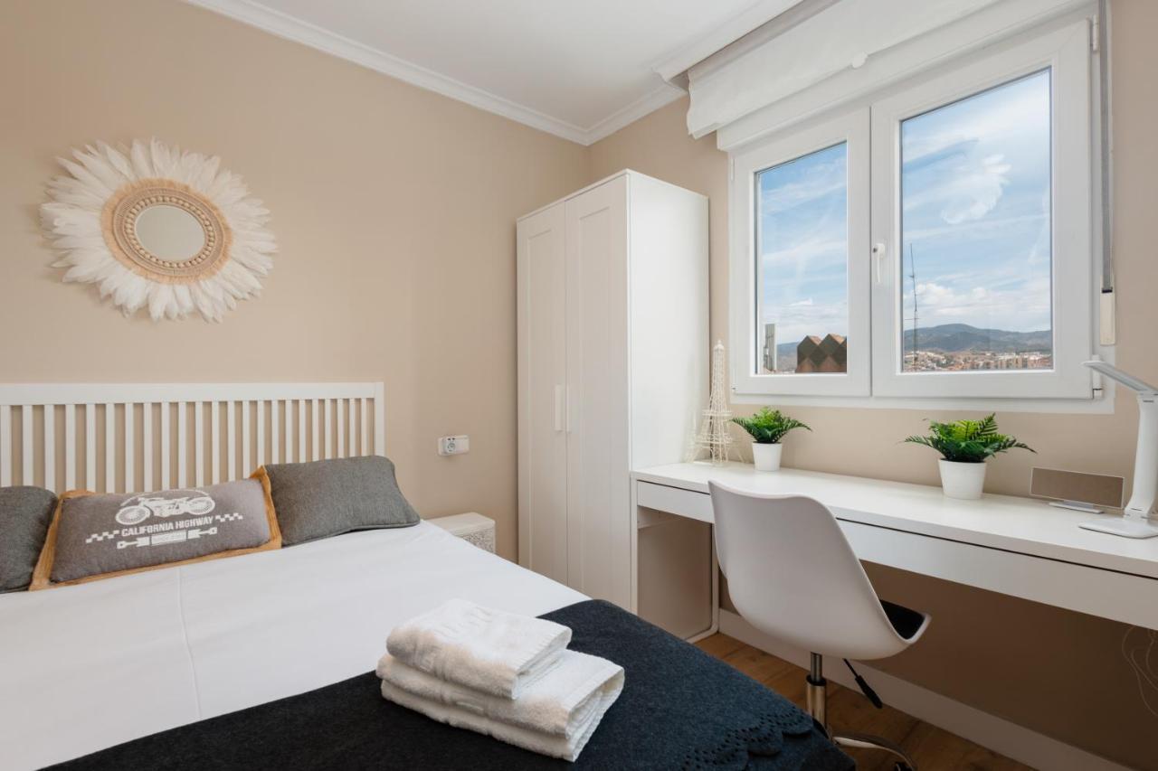 In The Historic Center Of Malaga, Very Close To The Beach And The Ave Train Station, With Private Parking Экстерьер фото