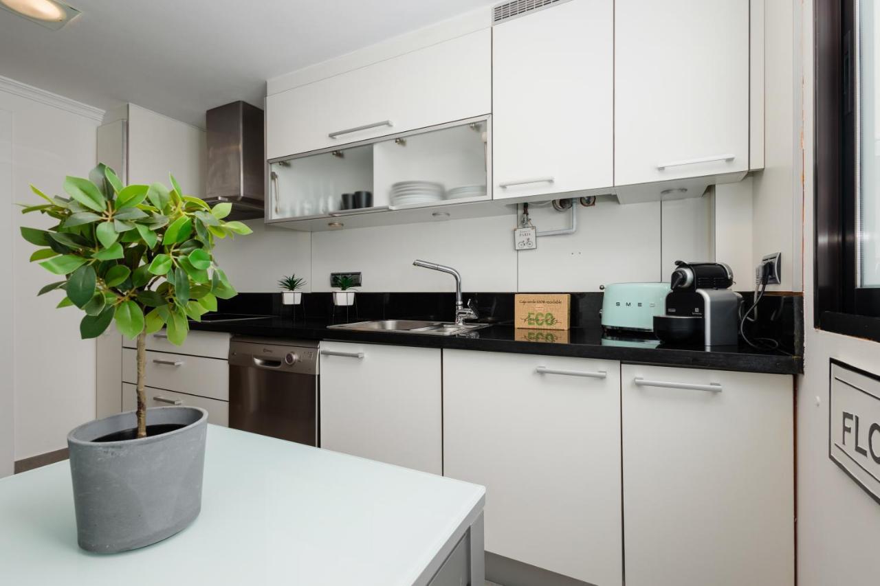 In The Historic Center Of Malaga, Very Close To The Beach And The Ave Train Station, With Private Parking Экстерьер фото