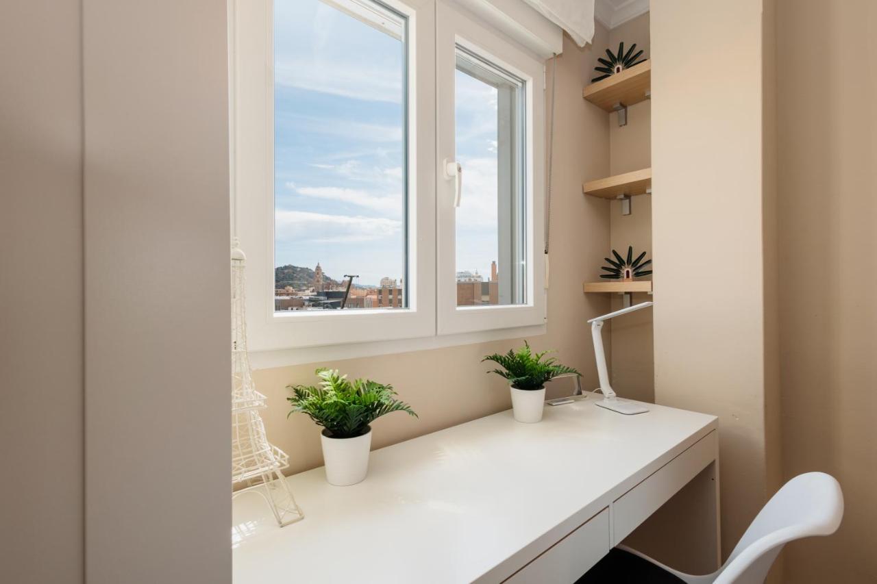 In The Historic Center Of Malaga, Very Close To The Beach And The Ave Train Station, With Private Parking Экстерьер фото