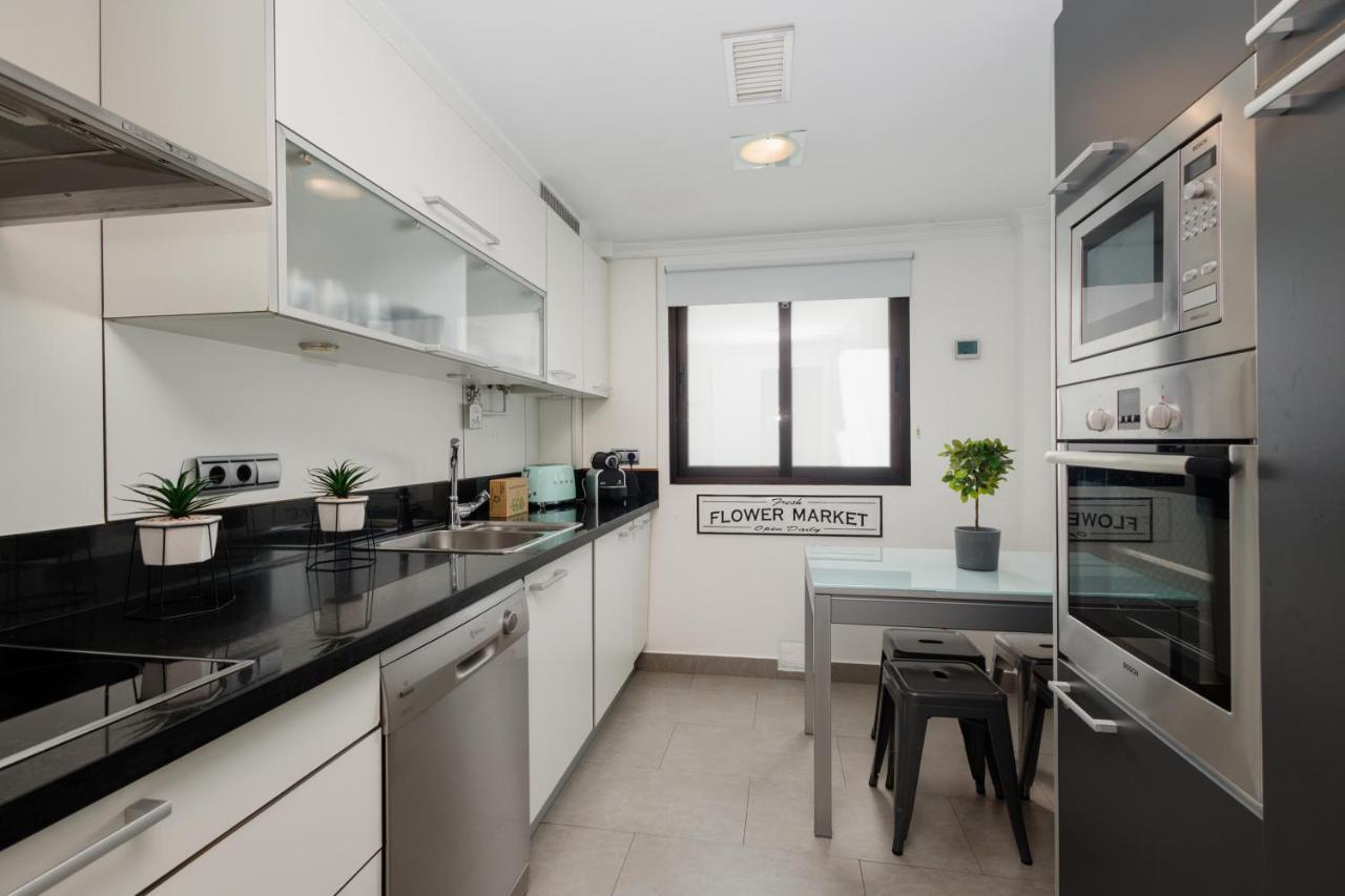In The Historic Center Of Malaga, Very Close To The Beach And The Ave Train Station, With Private Parking Экстерьер фото