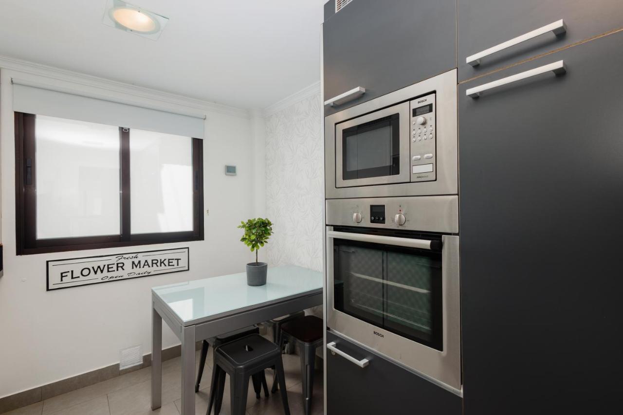 In The Historic Center Of Malaga, Very Close To The Beach And The Ave Train Station, With Private Parking Экстерьер фото